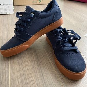 DC EVAN SMITH SNEAKERS ( Size -9)